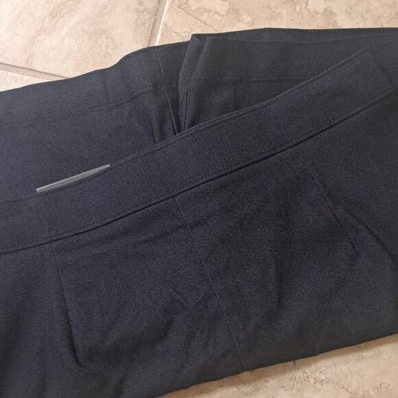 NWT RAFAELLA size 10 stretch navy shorts with functional pockets, $49.00 - Picture 5 of 9